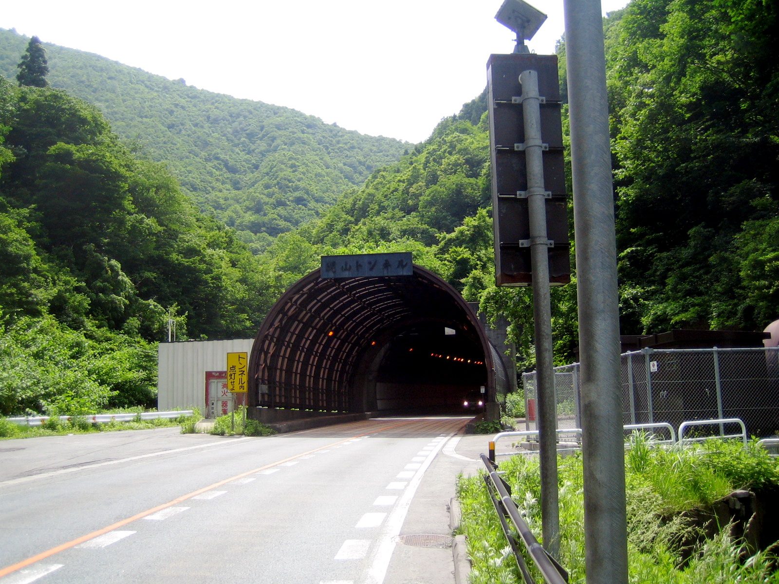 国道48号、山形と宮城の県境にある関山トンネル