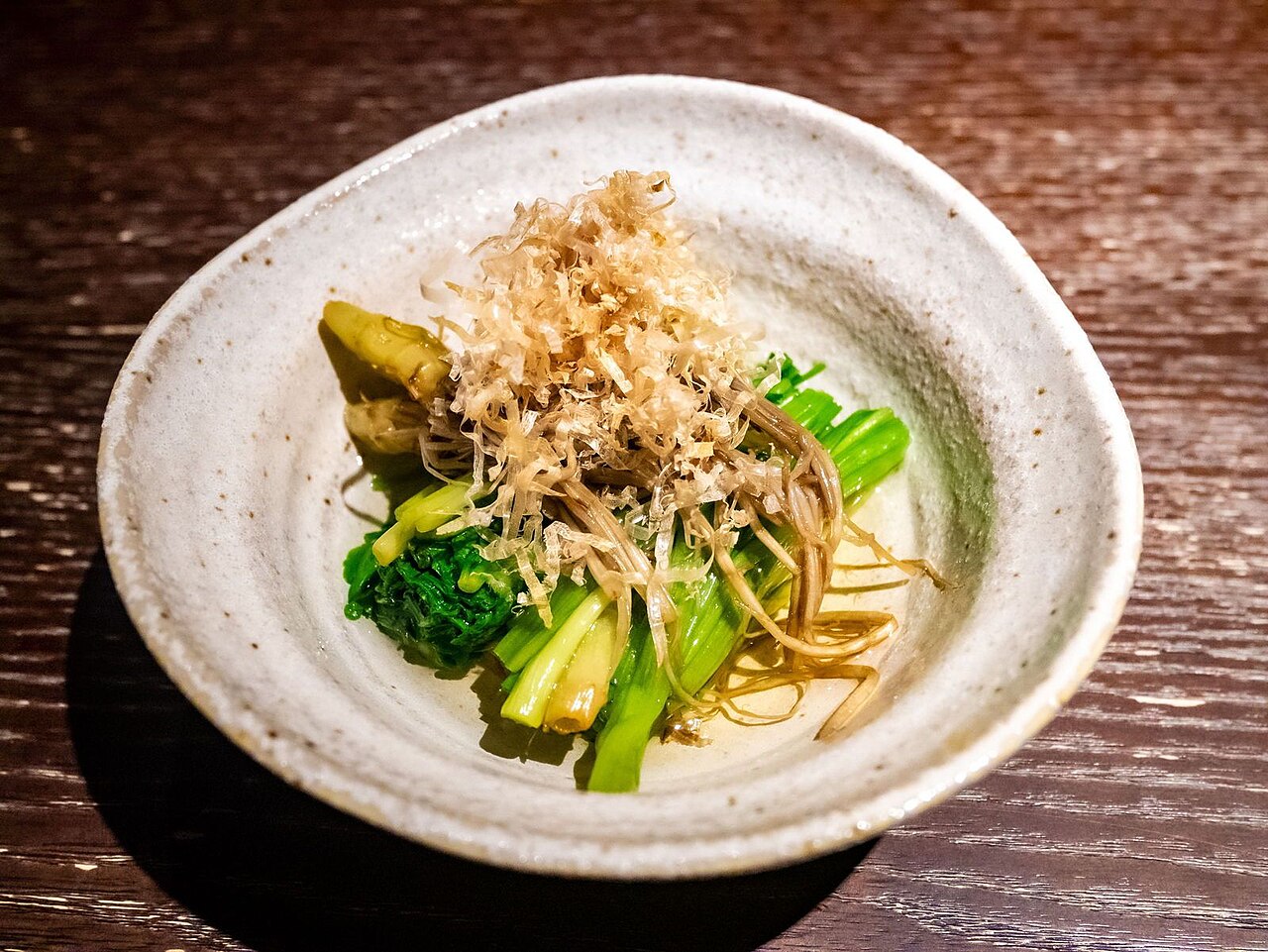仙台名物のせりのおひたしと削り節