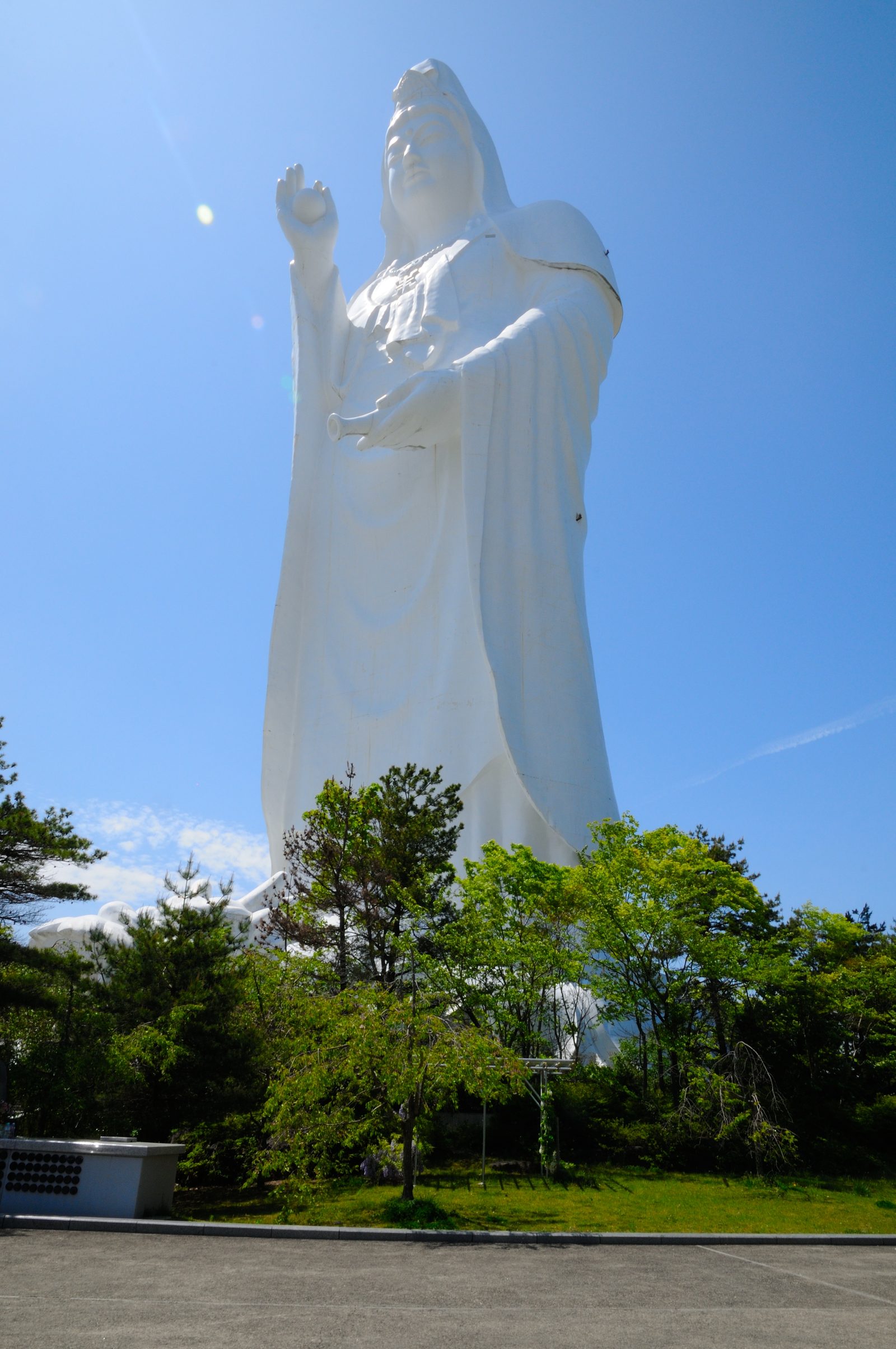 印を結ぶ仙台大観音の御手と穏やかな表情