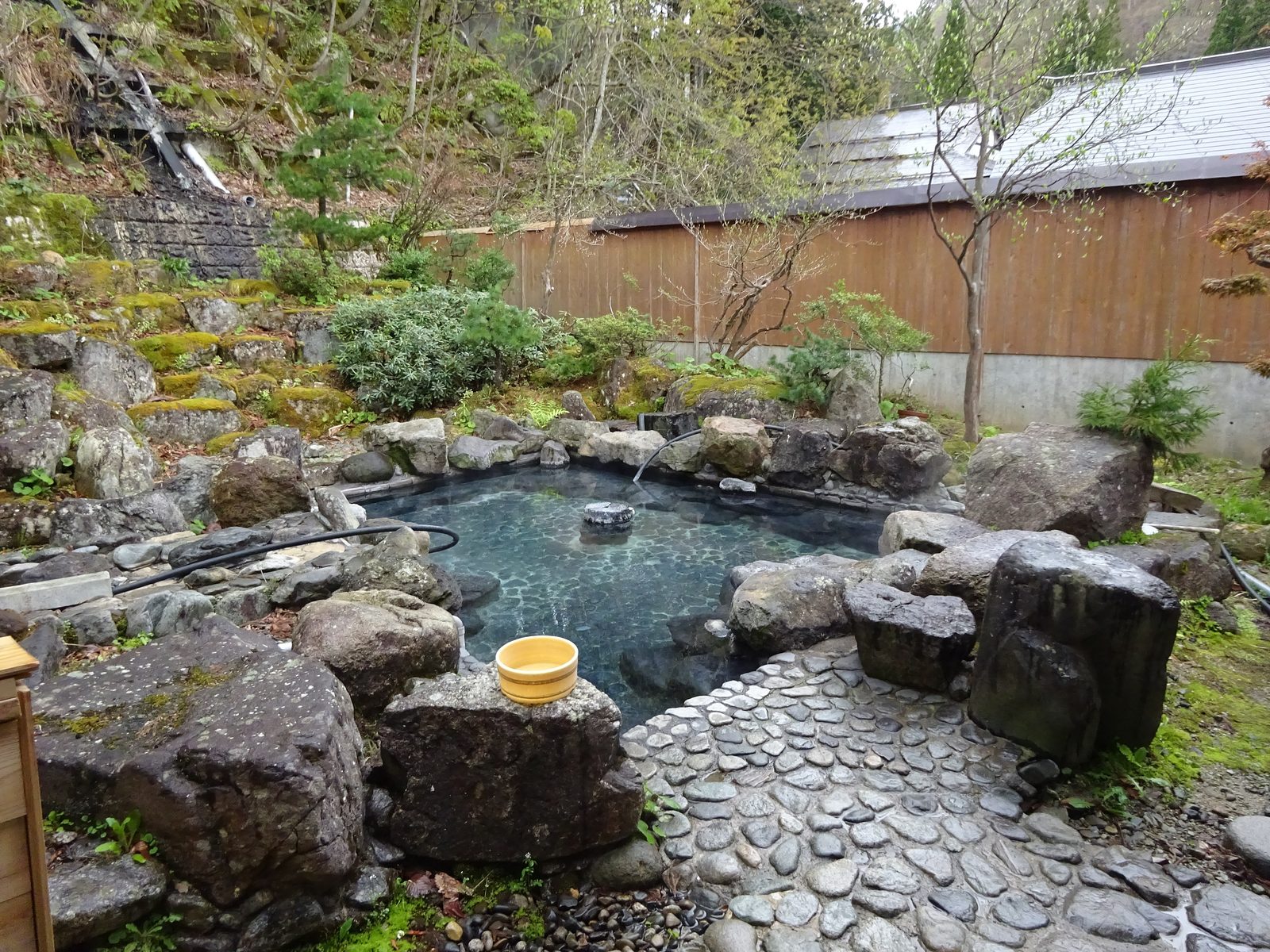 白布温泉の露天風呂