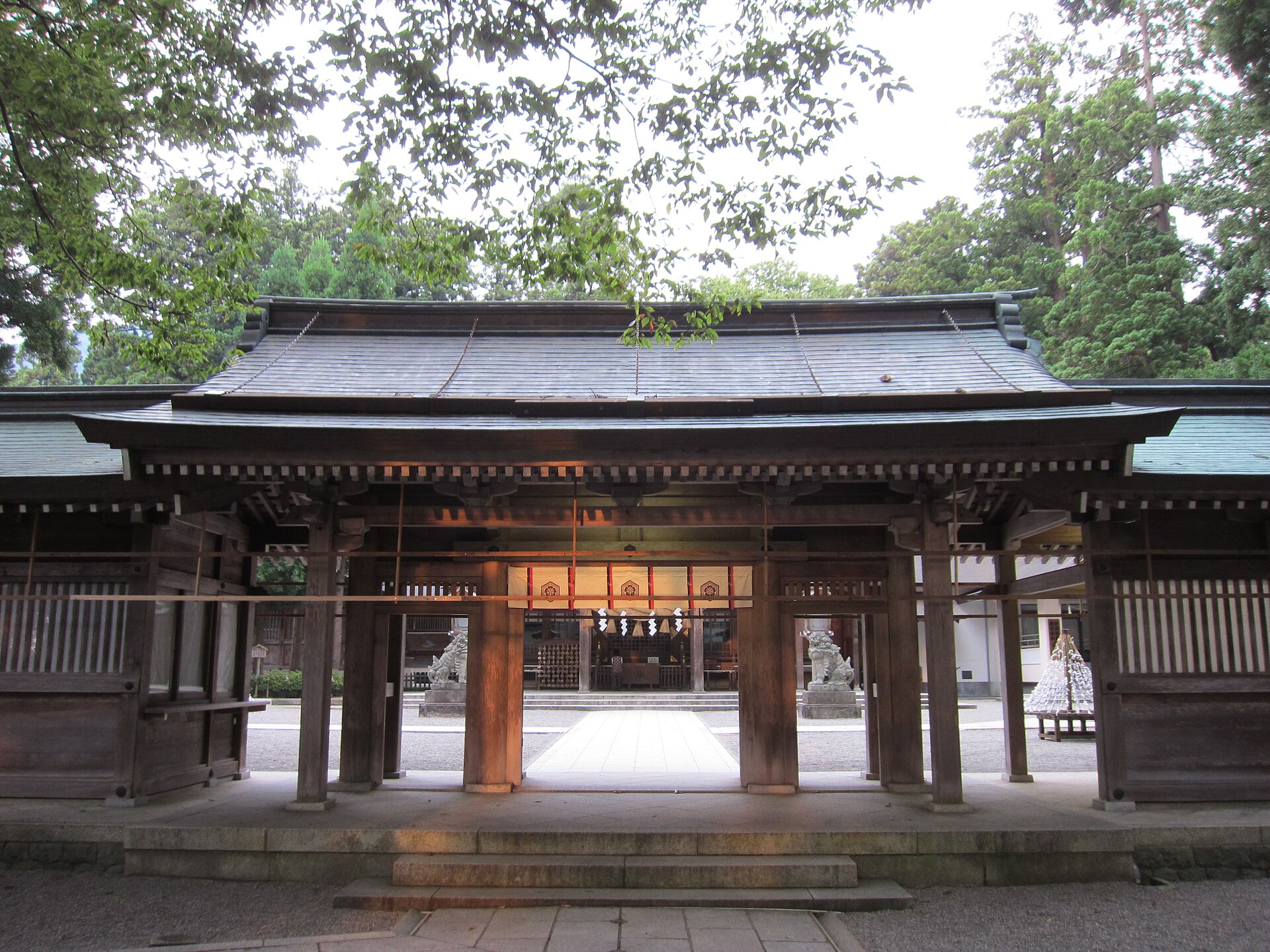 白山比咩神社の神門