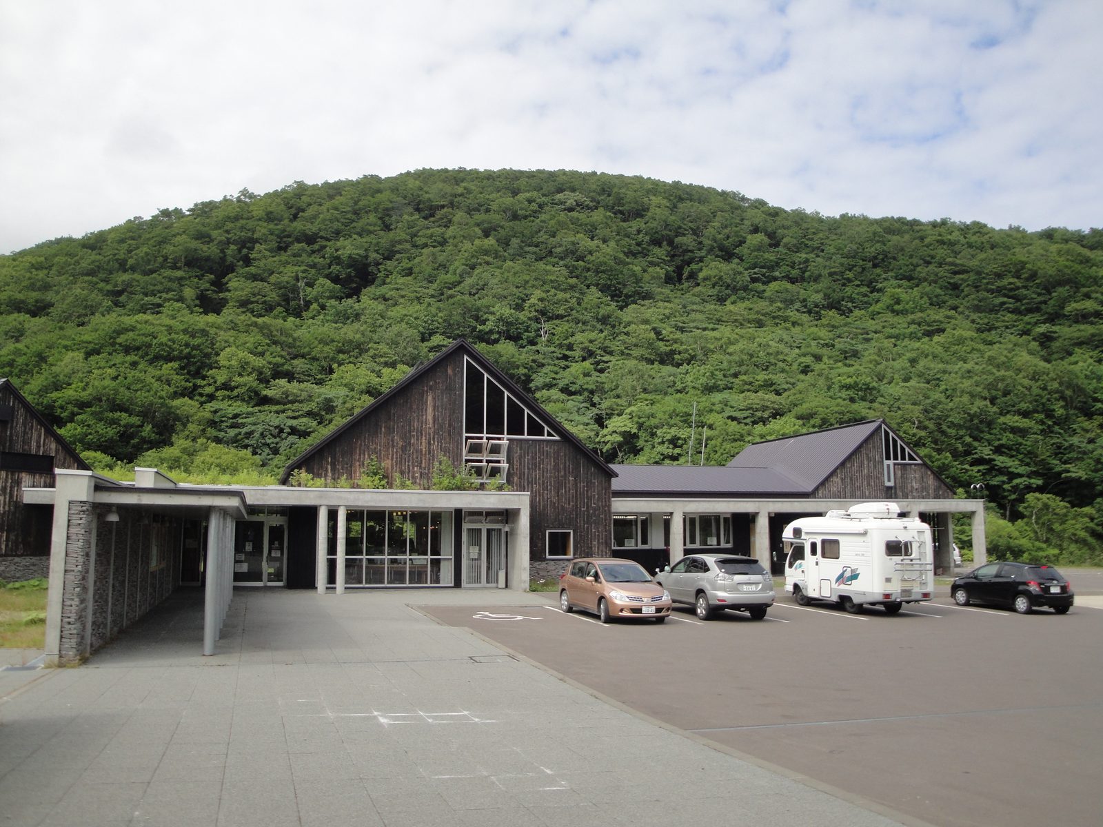 知床羅臼ビジターセンターの外観