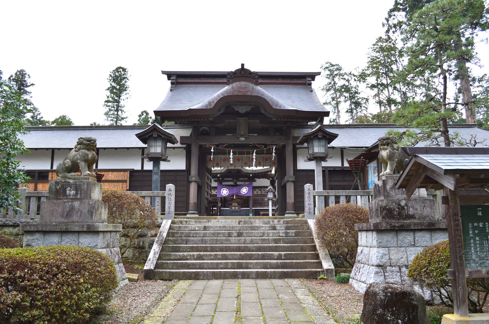 静神社の神門