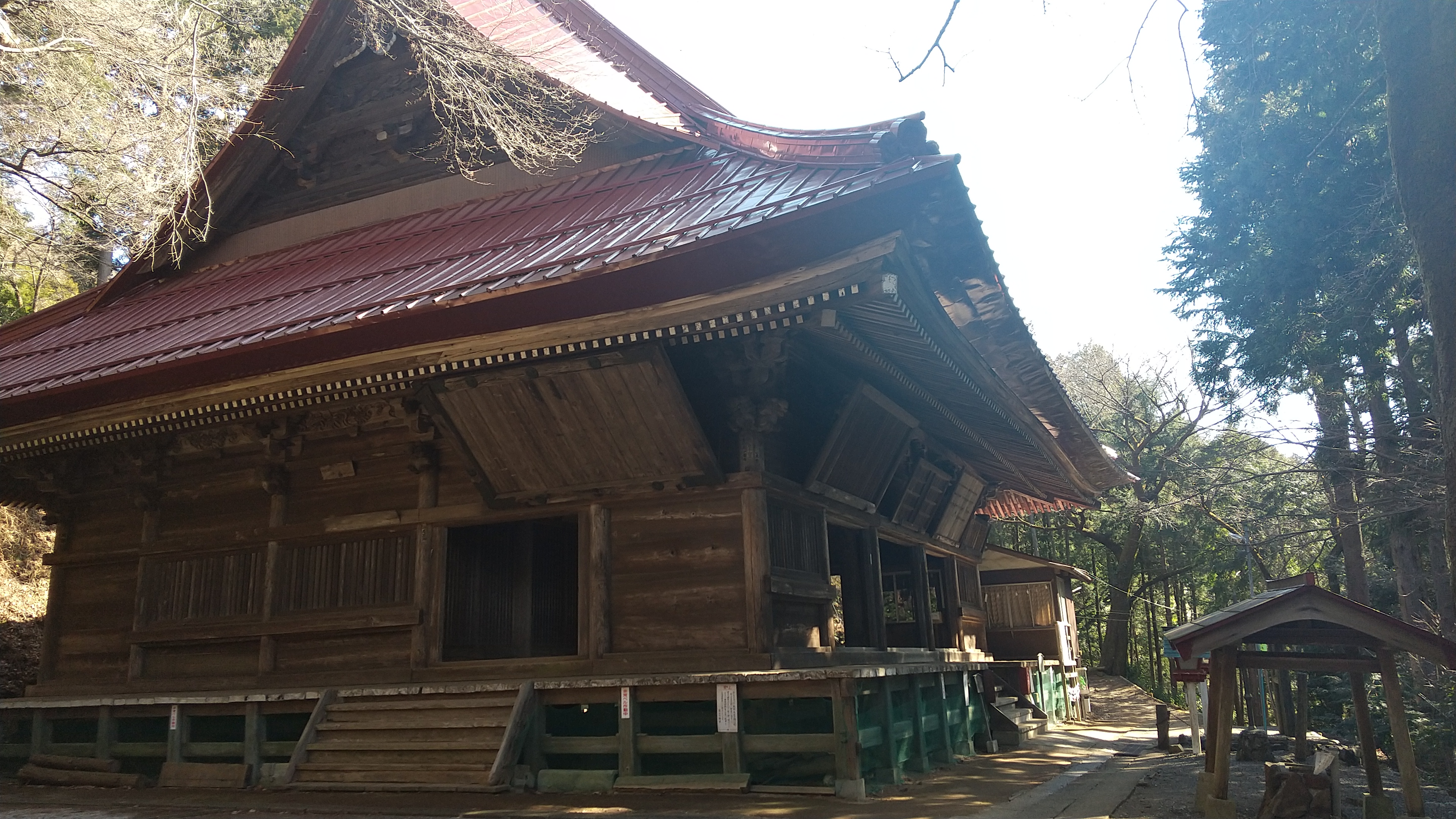 高山不動尊(高貴山常楽院)の唐破風造りの本堂