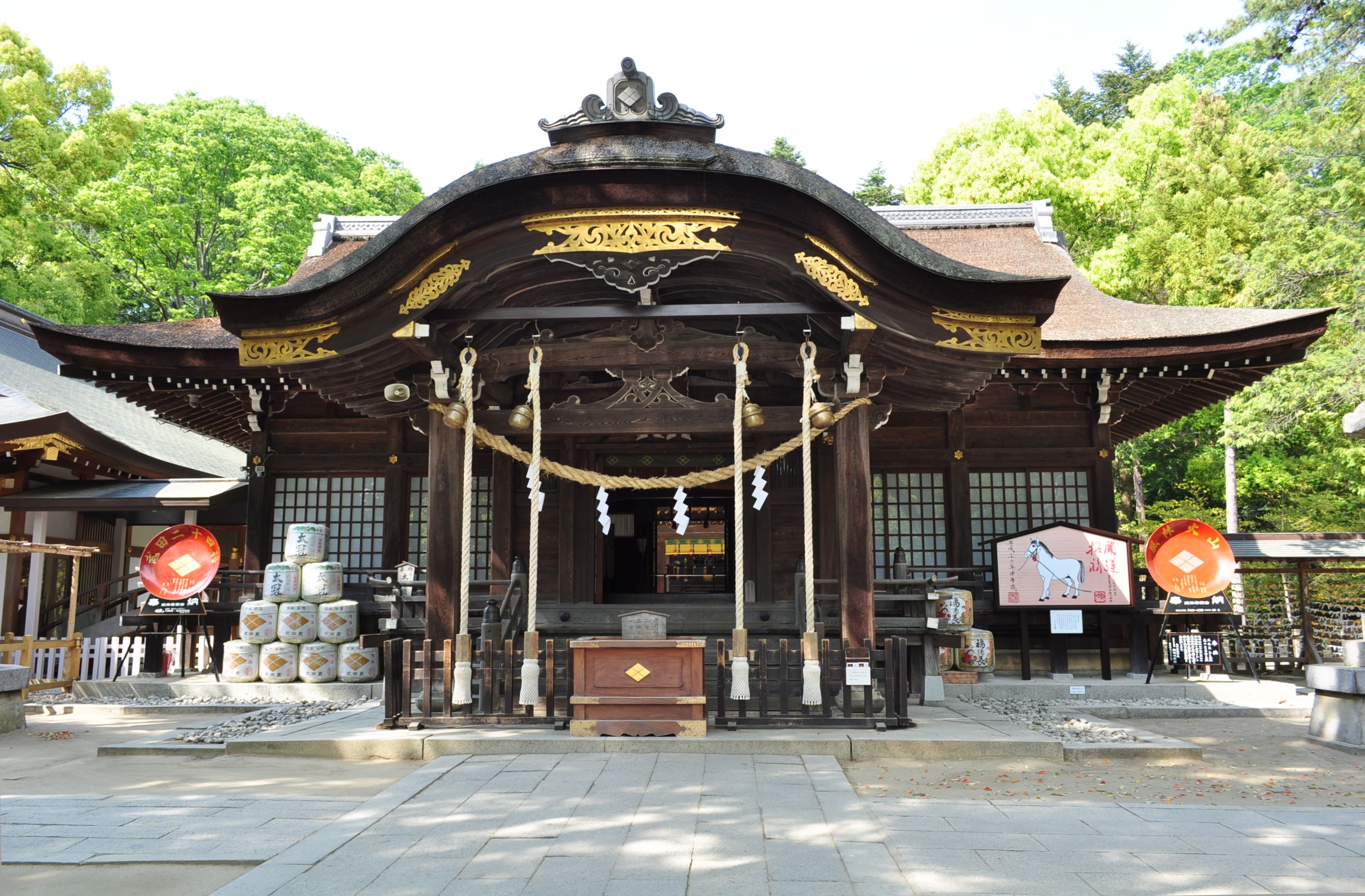 武田神社の拝殿