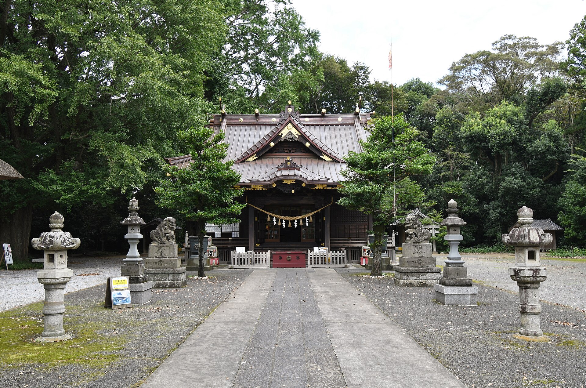 玉敷神社の拝殿