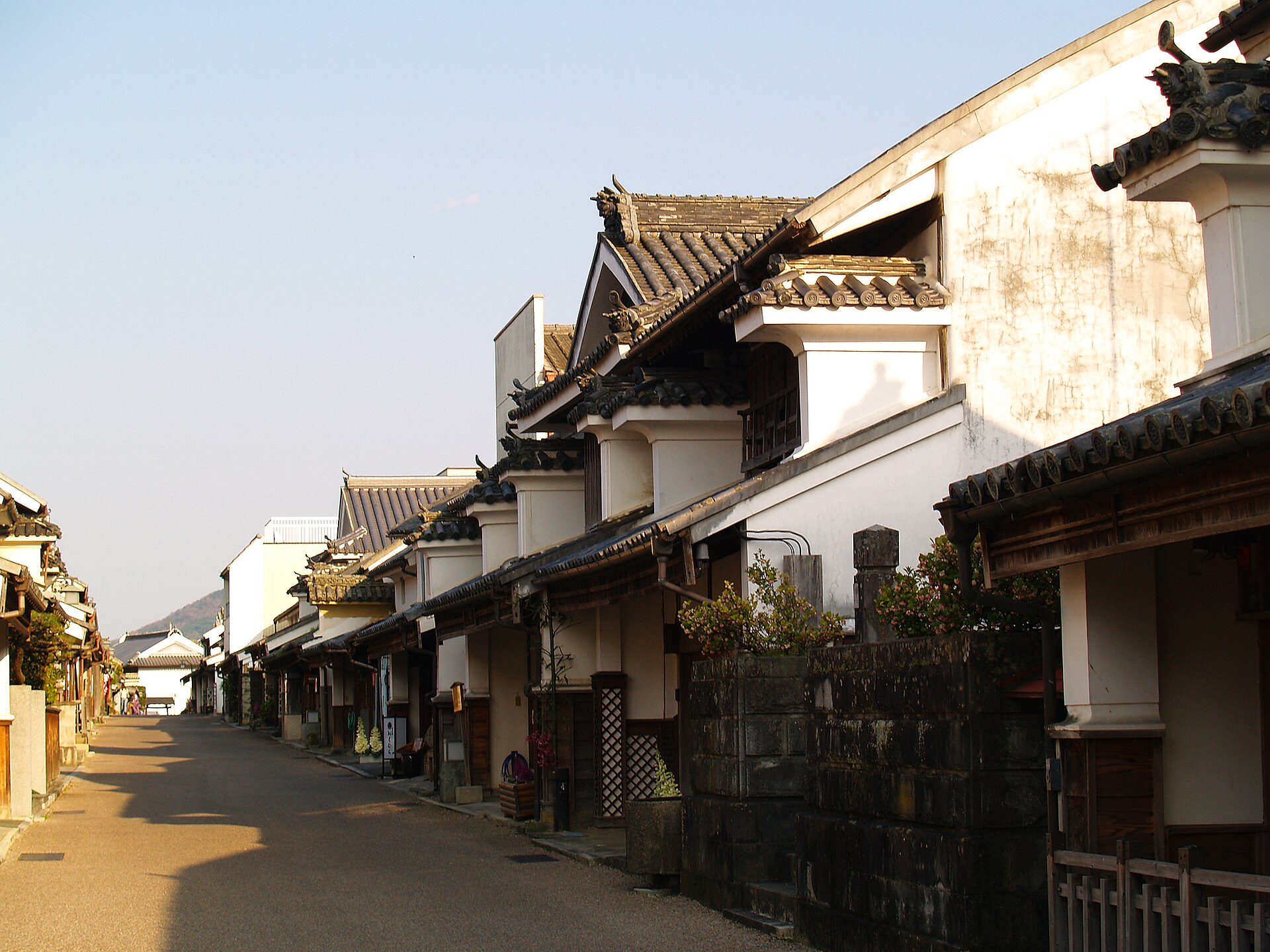 うだつの意匠がある町家の外観