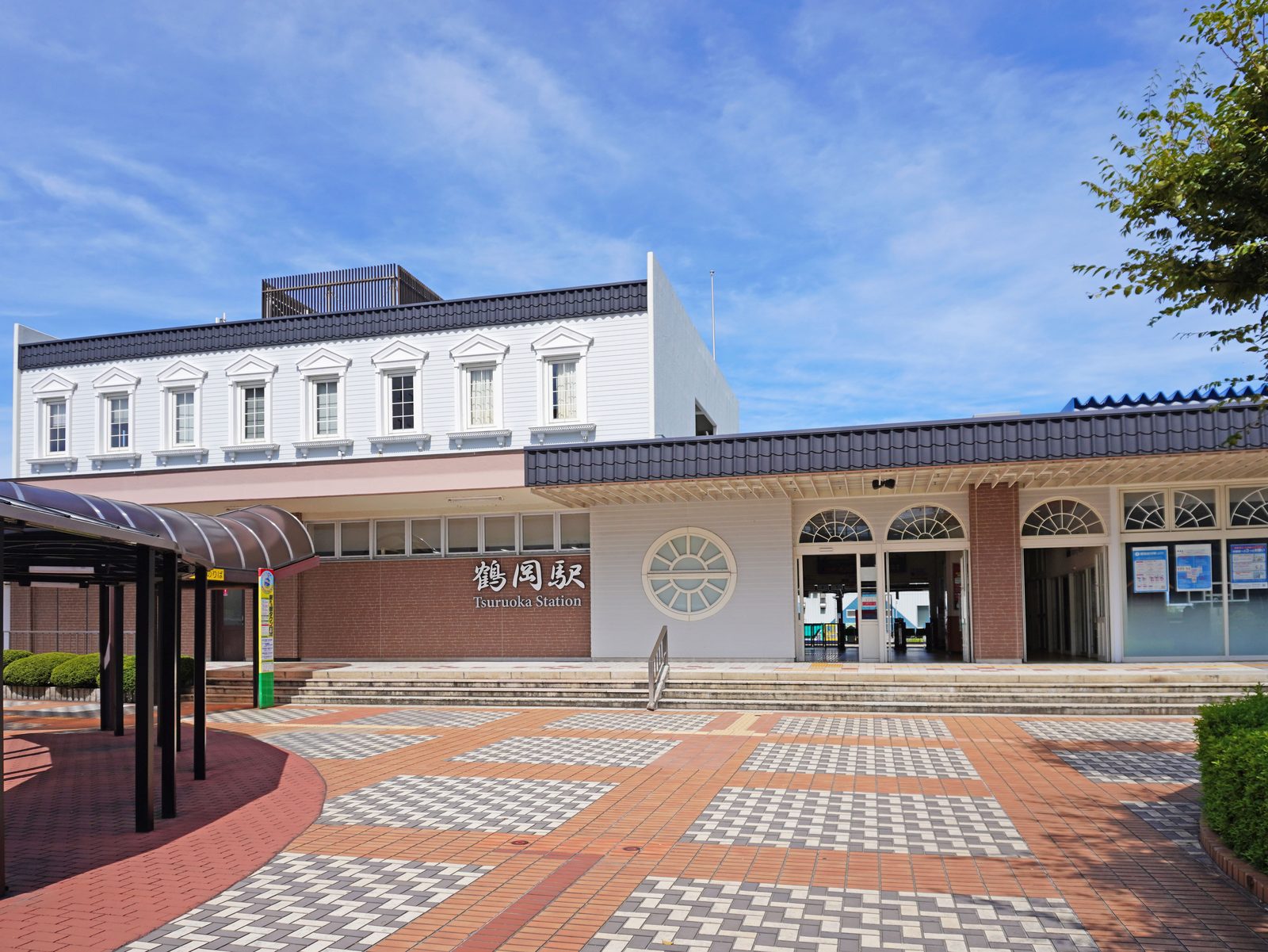 JR鶴岡駅の駅舎外観