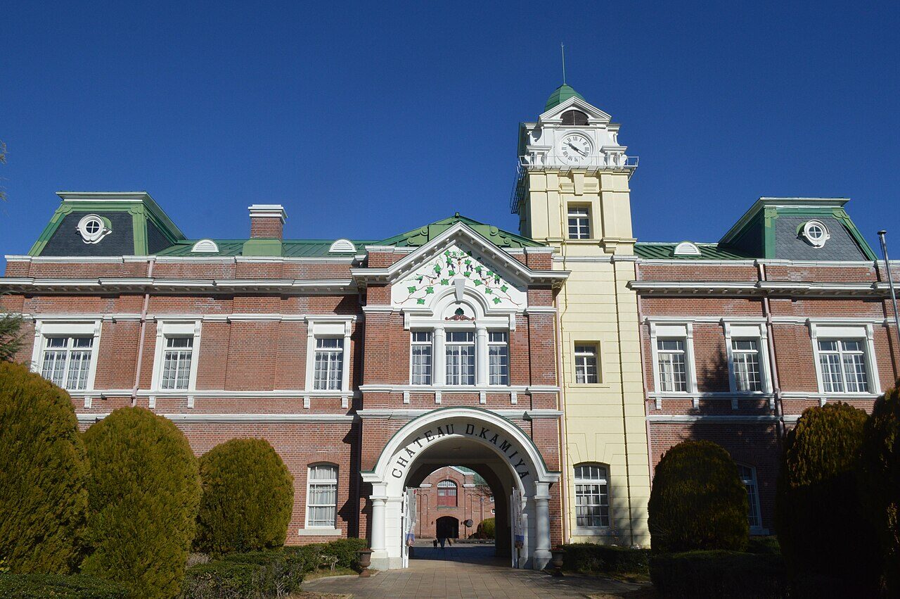 牛久シャトーの本館建物