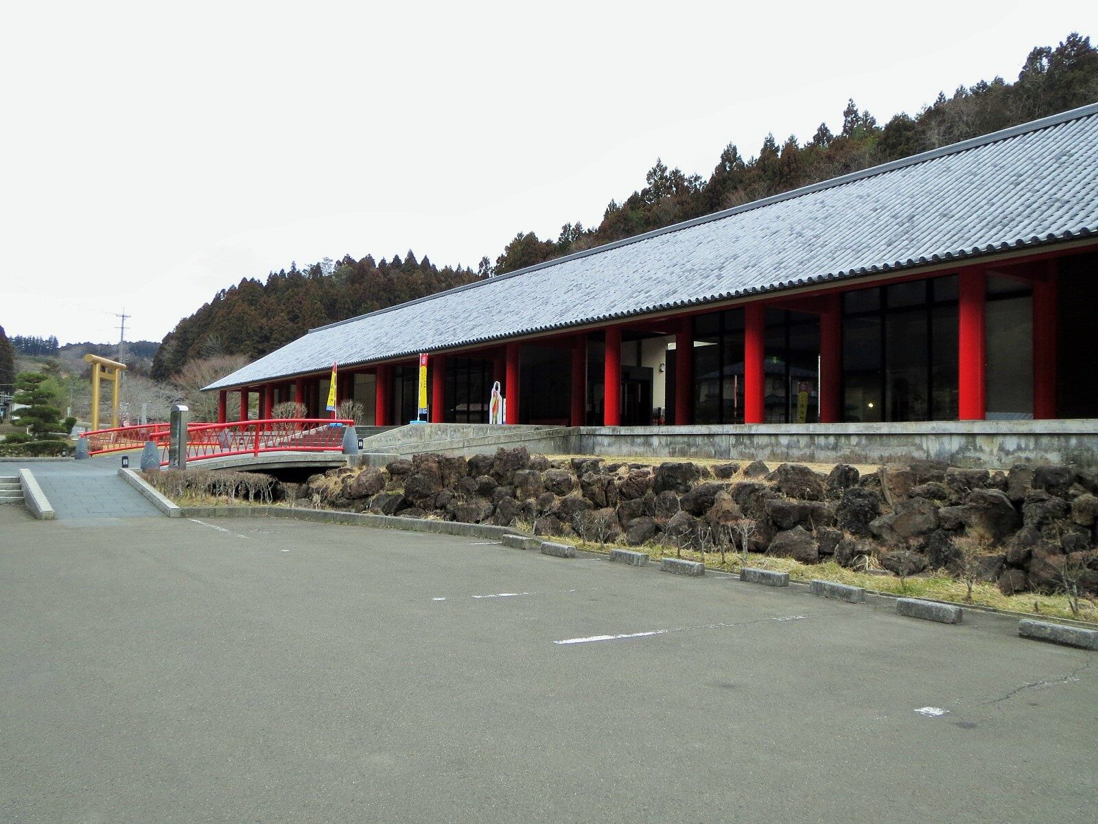 隣接するわくや万葉の里 天平ろまん館
