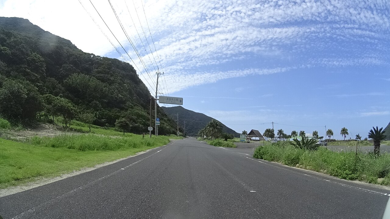 一湊海水浴場の白砂の渚と透明度の高い海