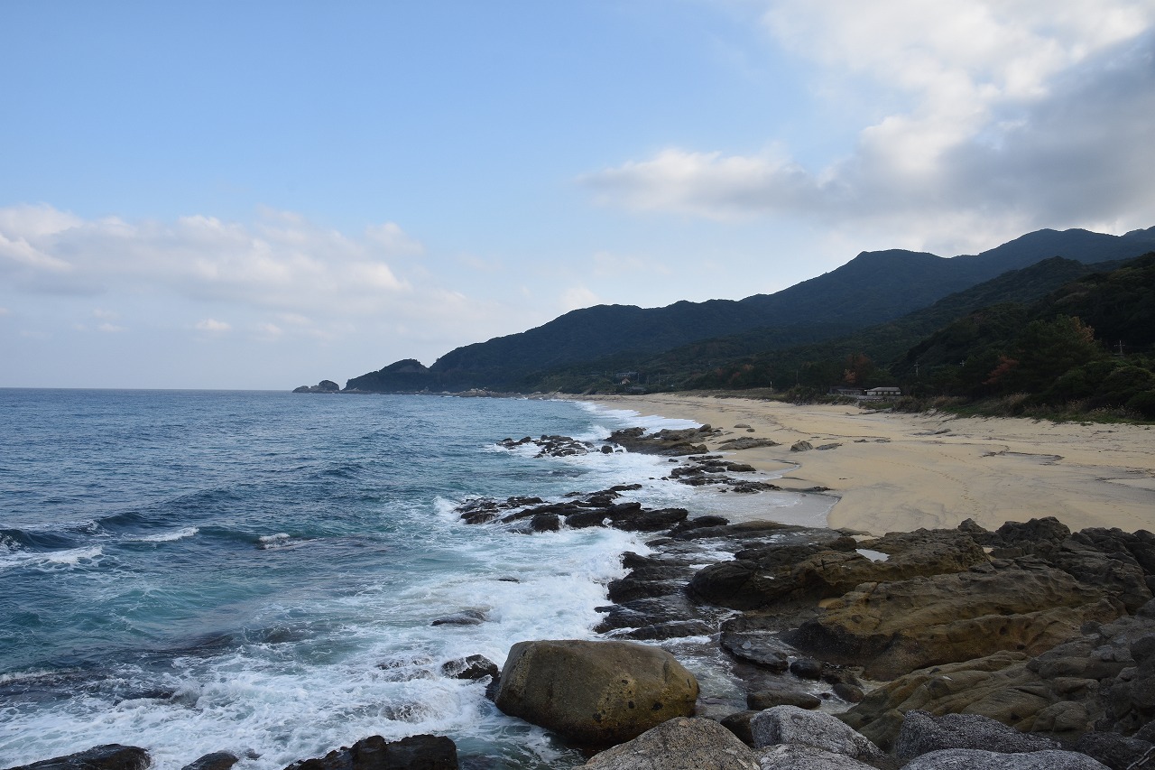 永田いなか浜の黄色い砂浜と夕日
