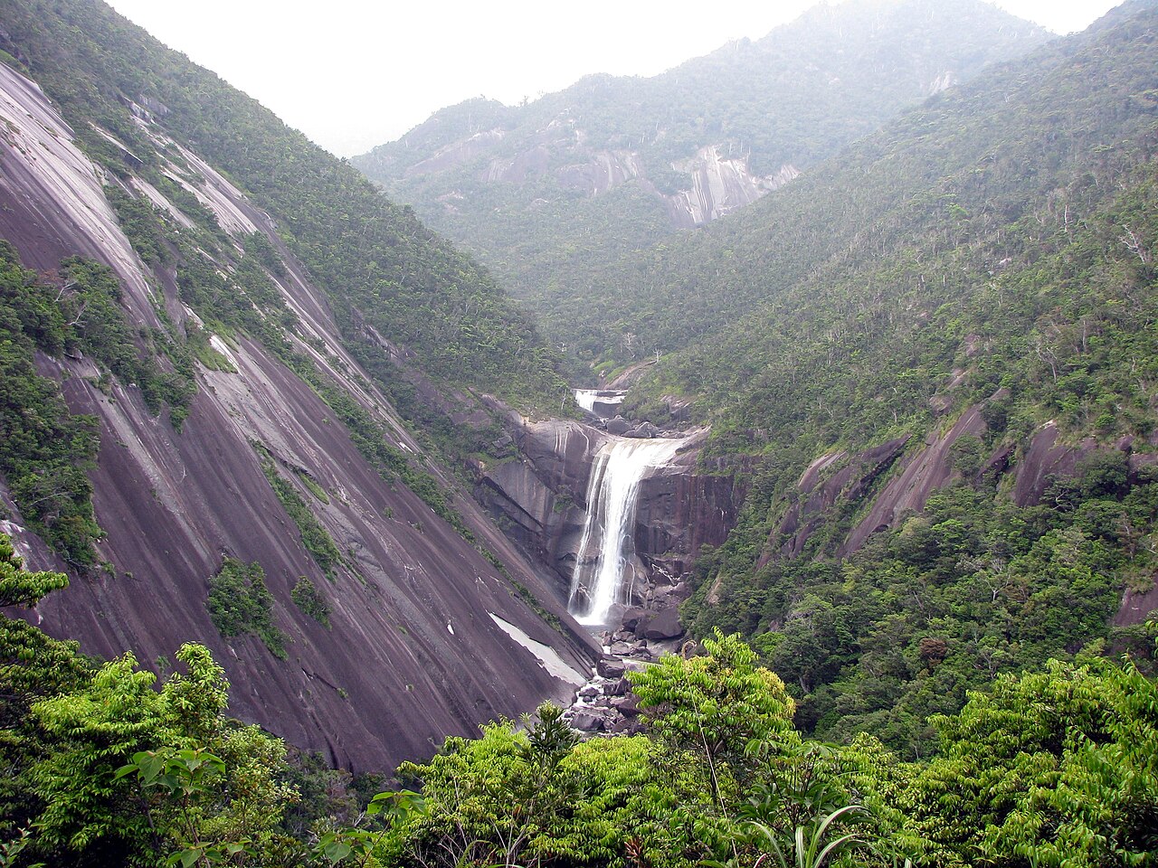 屋久島・千尋の滝と花崗岩の一枚岩