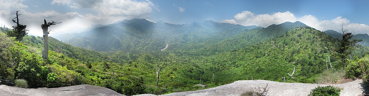 太鼓岩から望む屋久島の山並み
