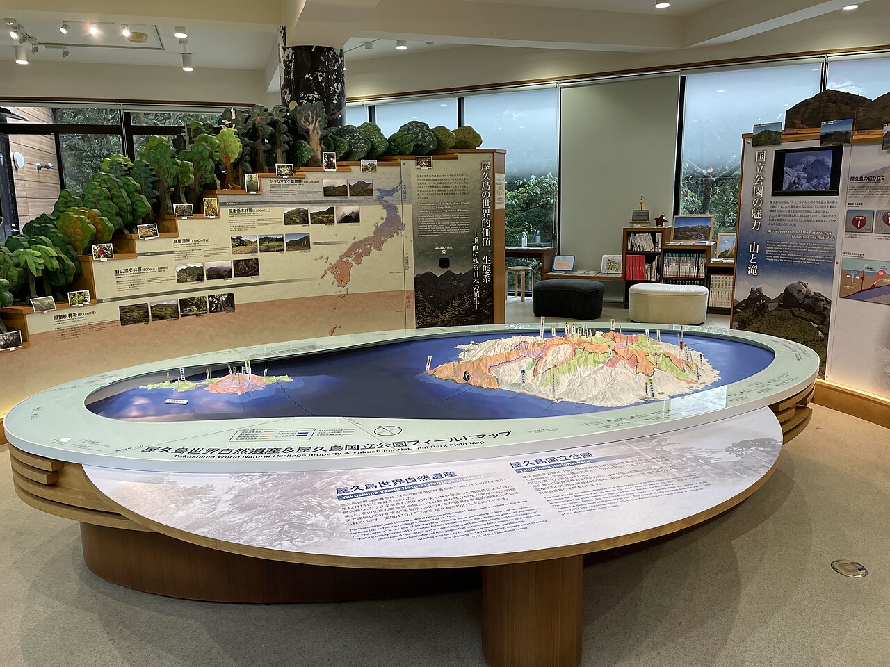 屋久島全島の立体地形模型の展示