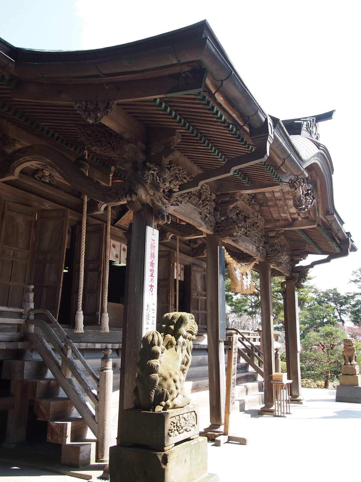 山神社の拝殿