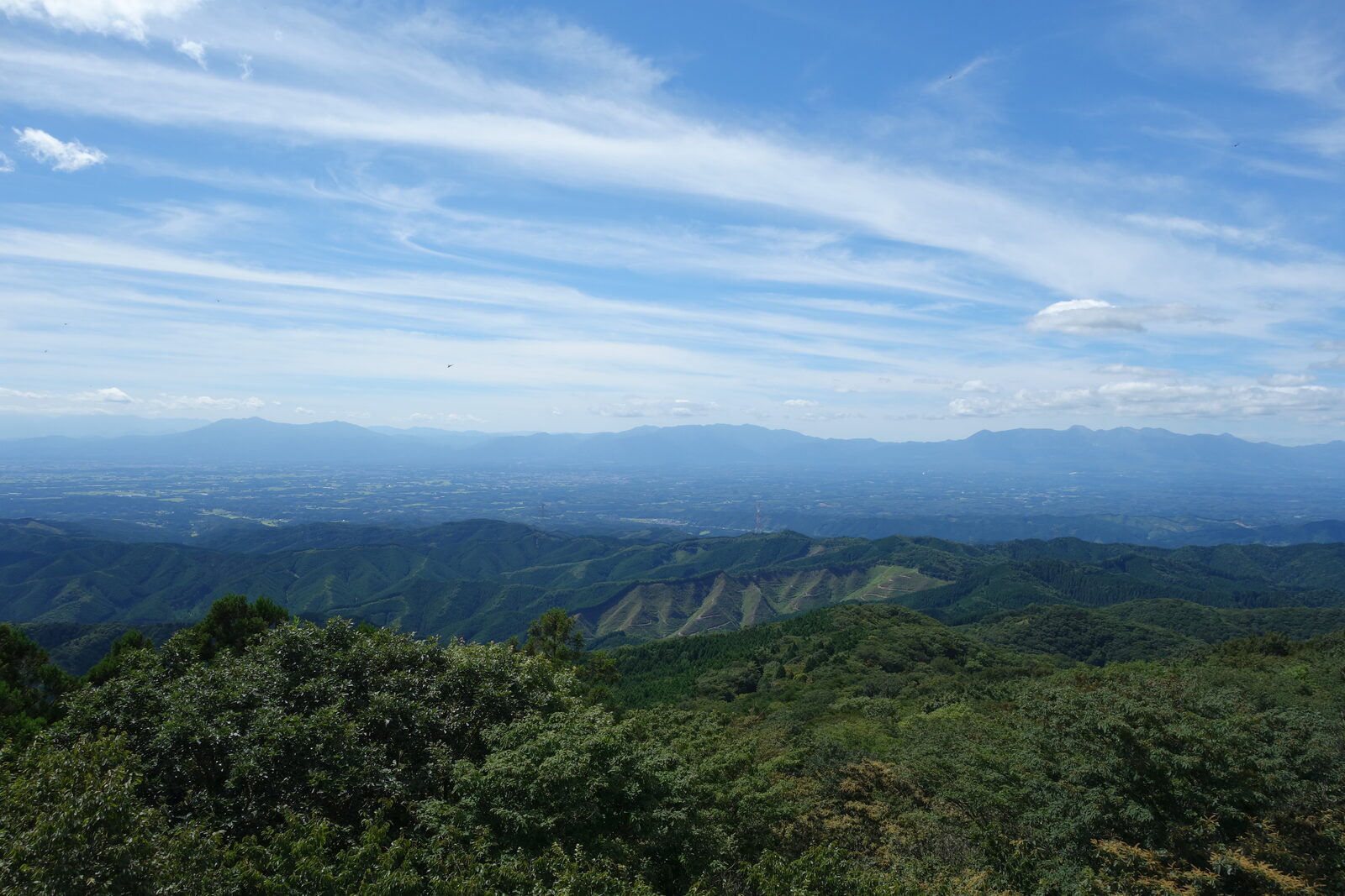 八溝山山頂展望台から望む那須連峰の大パノラマ
