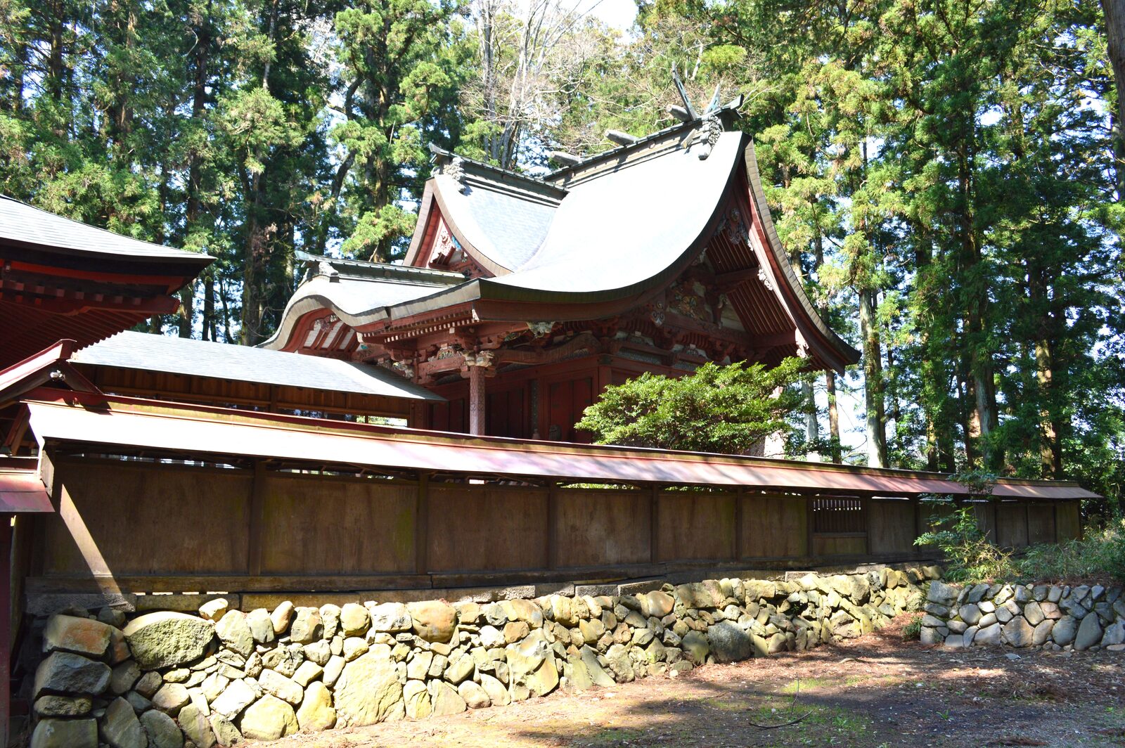 福島県指定重要文化財の八槻都々古別神社本殿