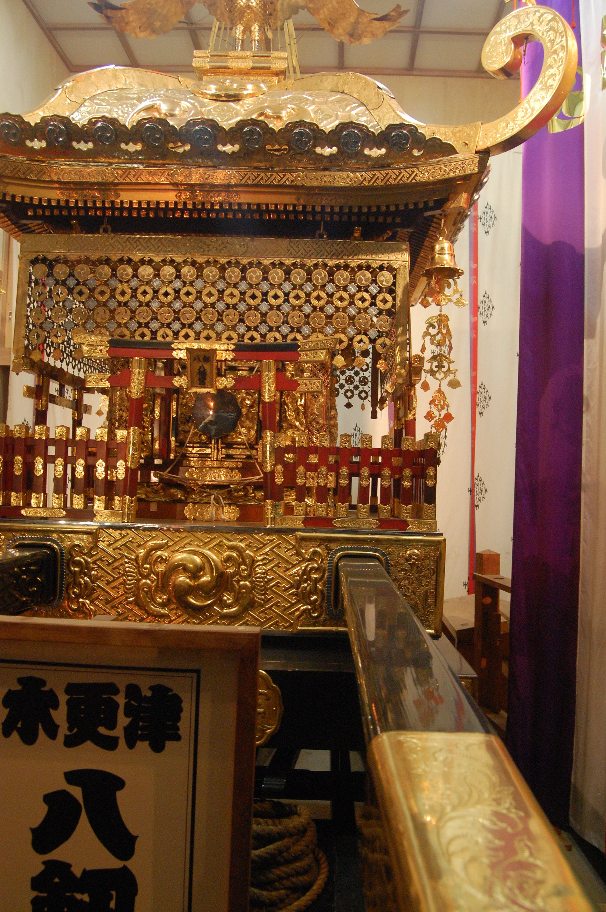 八剱八幡神社の大神輿