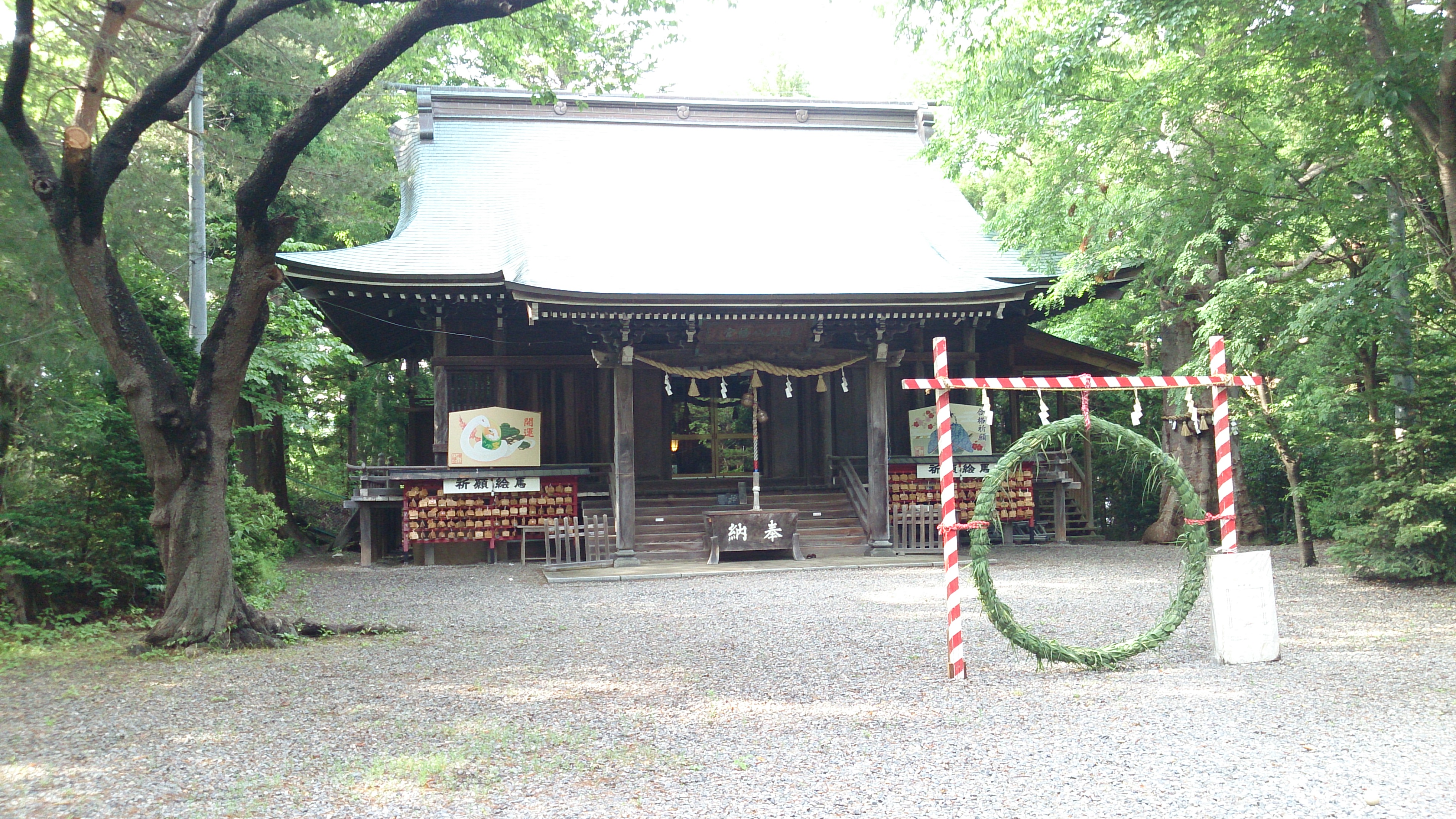 義経の家臣ゆかりの横山八幡宮拝殿