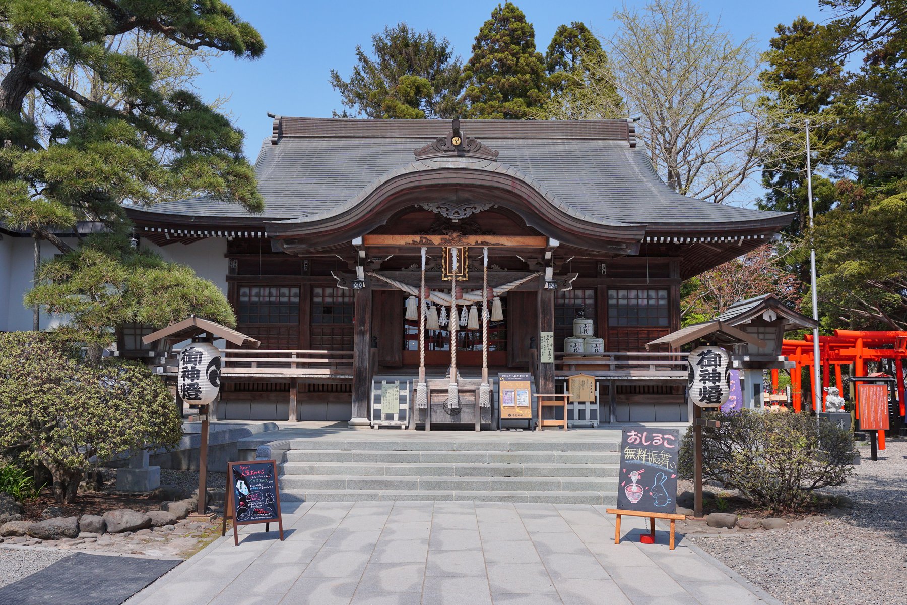 北海道函館市 湯倉神社の社殿と参道