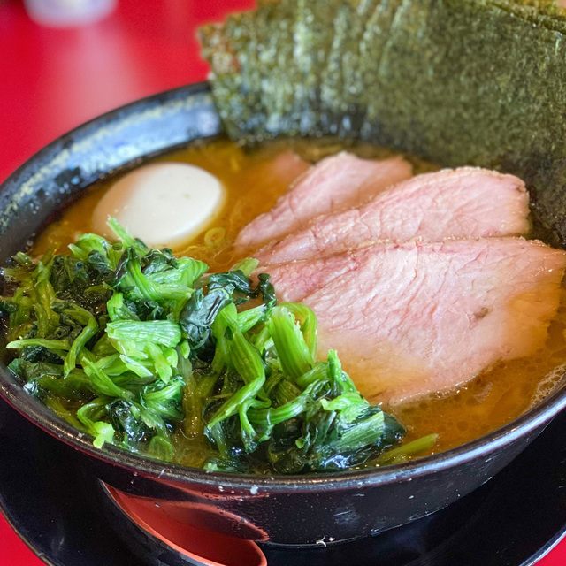 家系ラーメン 稲葉家の料理