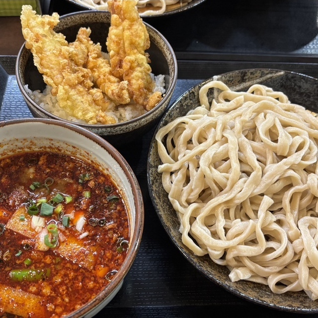 上州濃厚激辛うどん 麺蔵の料理