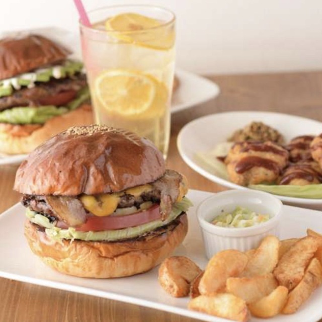 ザグッドベアーバーガーの料理