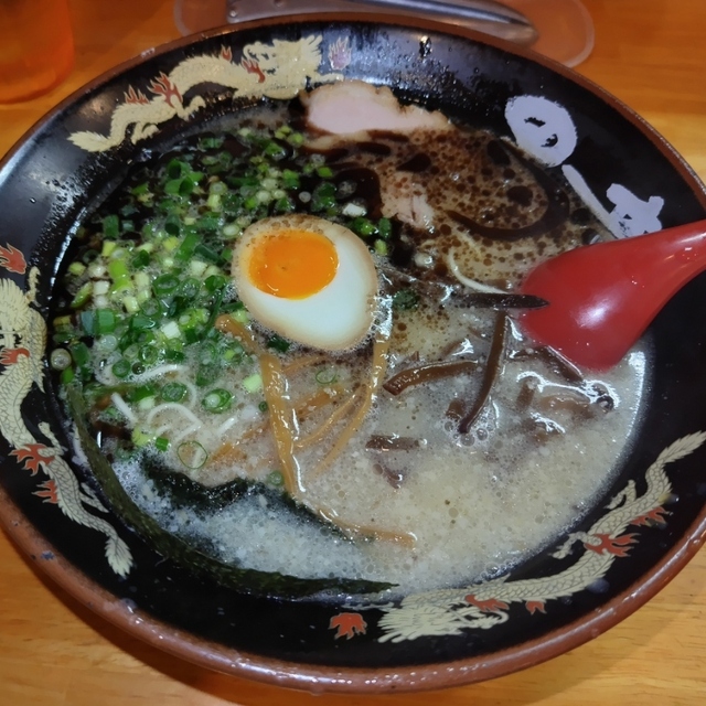 とんこつらーめん 黒竜の料理