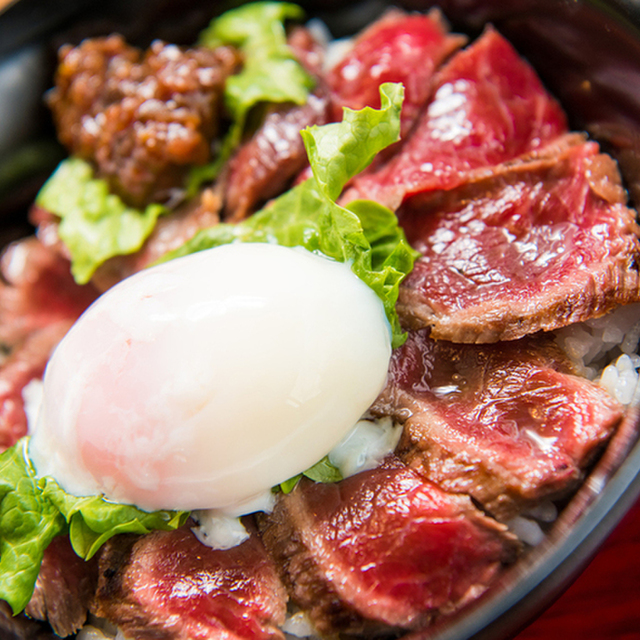 あか牛丼いわさきの料理