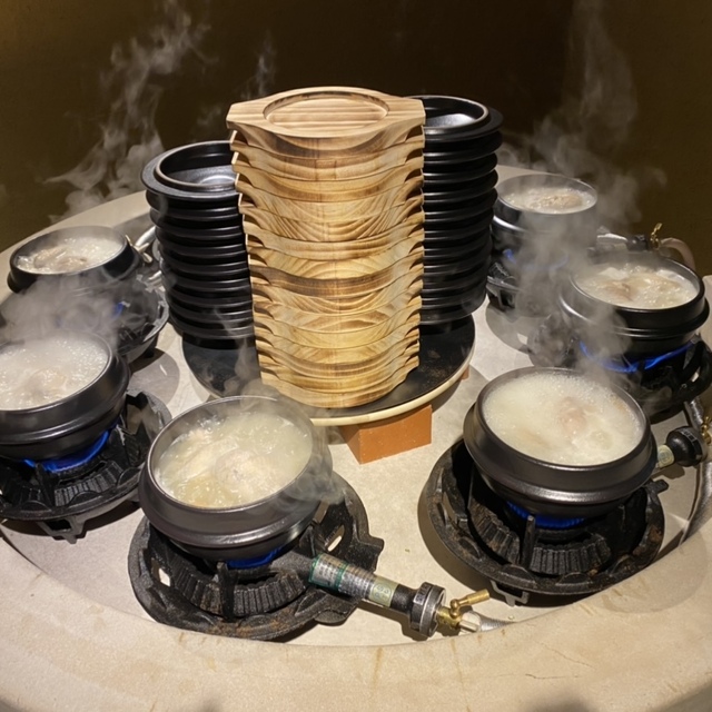 参鶏湯 人ルの料理