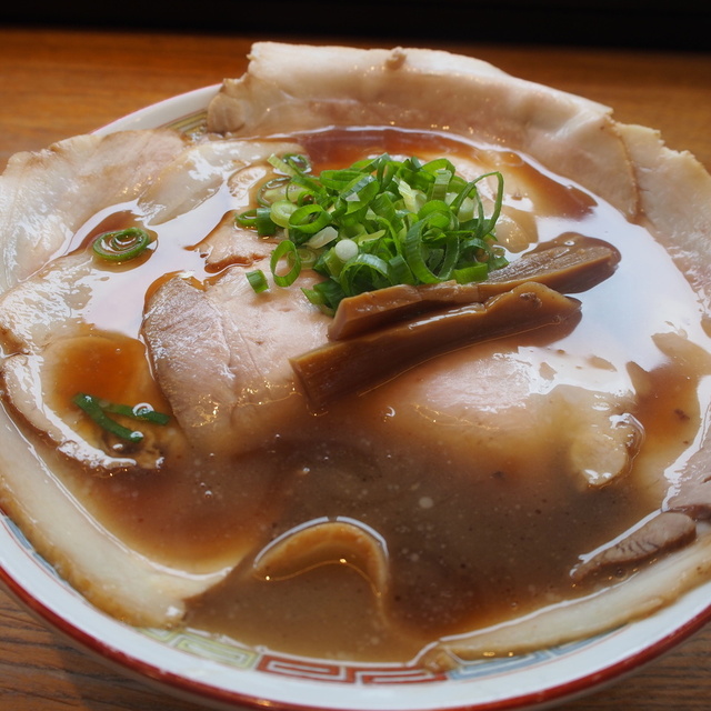 元車庫前丸宮中華そば 本店の料理