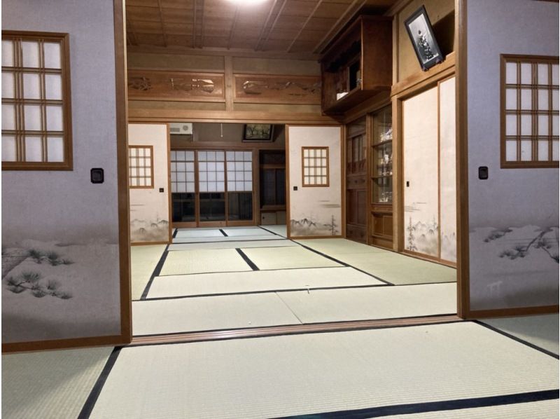 安藤弓術場の和室と弓道具