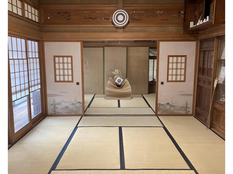 安藤弓術場、四半的の的が置かれた和室