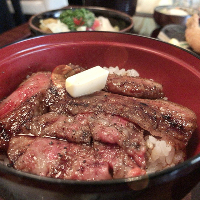 赤坂 津つ井のビフテキ丼