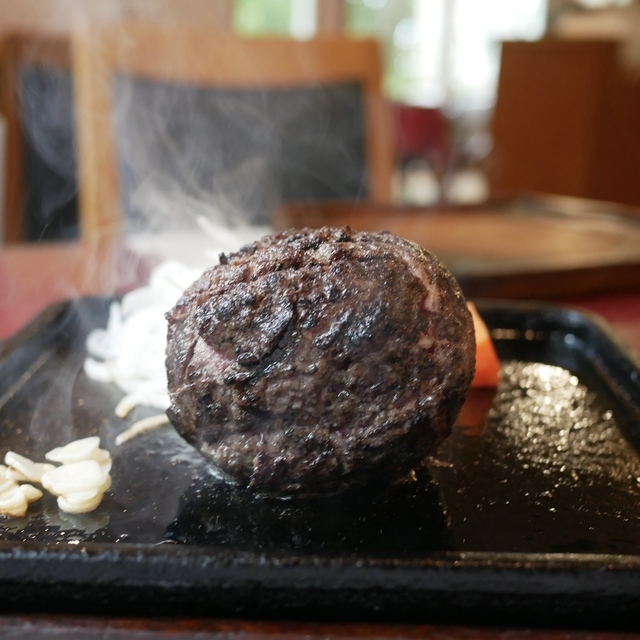 炭焼ハンバーグ 牛船の料理