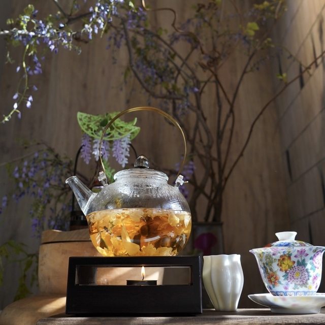 雨虹のガラスポットで淹れる花茶
