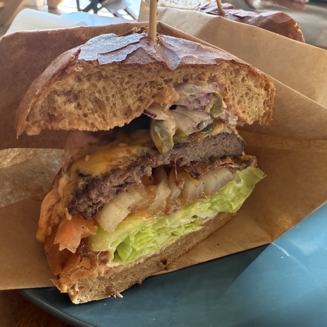 シマブルーカフェのハンバーガー