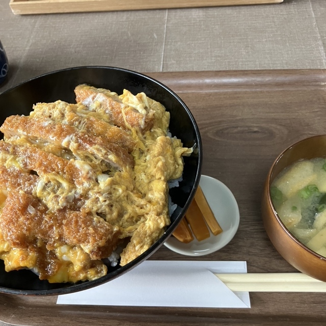 壱岐牛と海鮮が並ぶ味処味よしの定食
