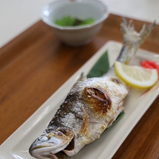 みずうみ亭のある十和田湖畔・休屋エリアの湖畔と桟橋