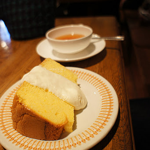 ブンブン紅茶店のパウンドケーキと紅茶