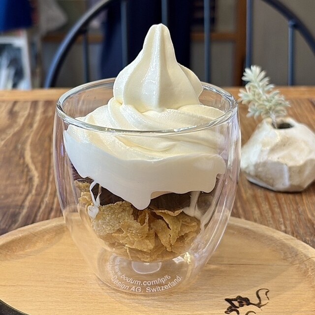 佐助カフェのソフトクリームデザート
