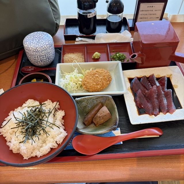 鈴之家旅館のカツオ料理定食