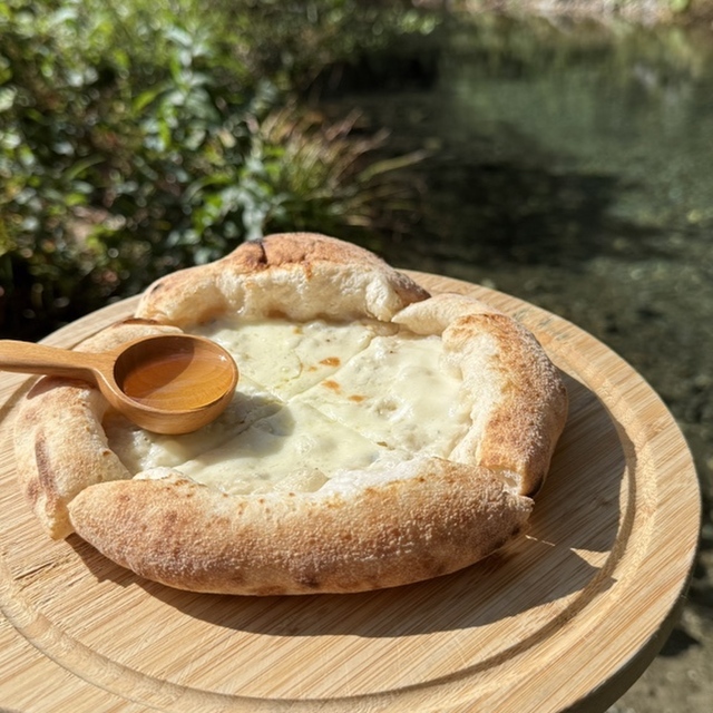 徳澤園のみちくさ食堂の外観とMICHIKUSA SHOKUDOの看板