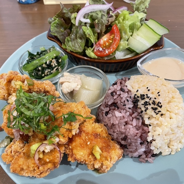 8+8Cafeの唐揚げ定食