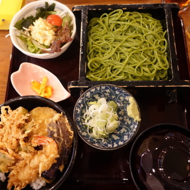 寿庵 喜多院店の茶そば