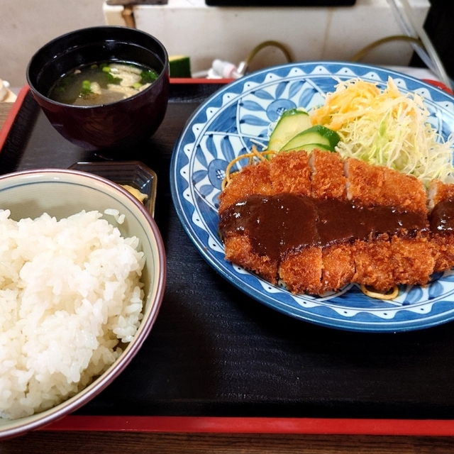 亀乃のとんかつ定食