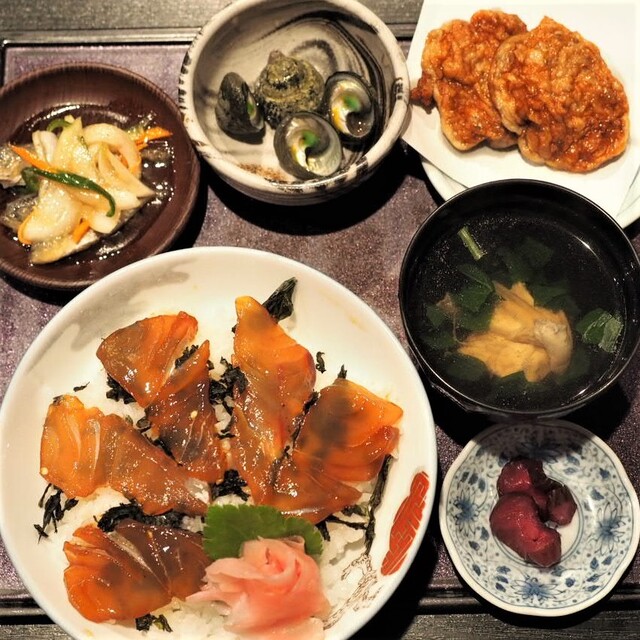 雑魚や紀洋丸の島魚の漬け丼