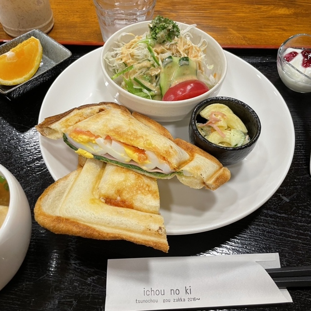イチョウノキのサンドイッチプレート