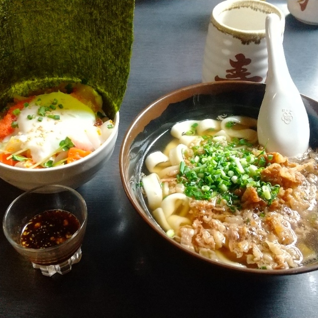 寿し政のうどんとちらし寿司